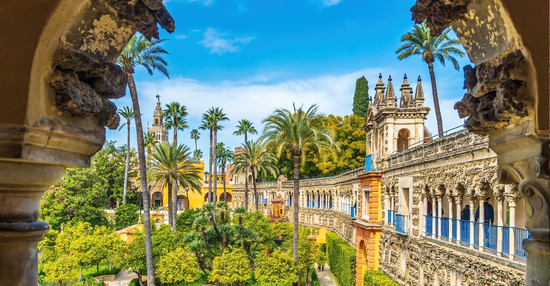 Ogród przy Pałacu Alcazar w Sewilli