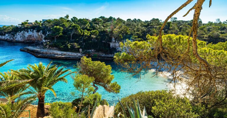 Plaża Cala Llombards, Majorka, Hiszpania © Shutterstock