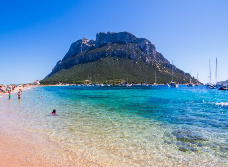Wyspy Tavolara, Sardinia © Shutterstock